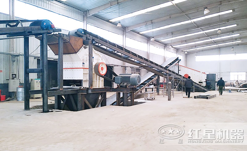 細(xì)碎破碎機工作現(xiàn)場